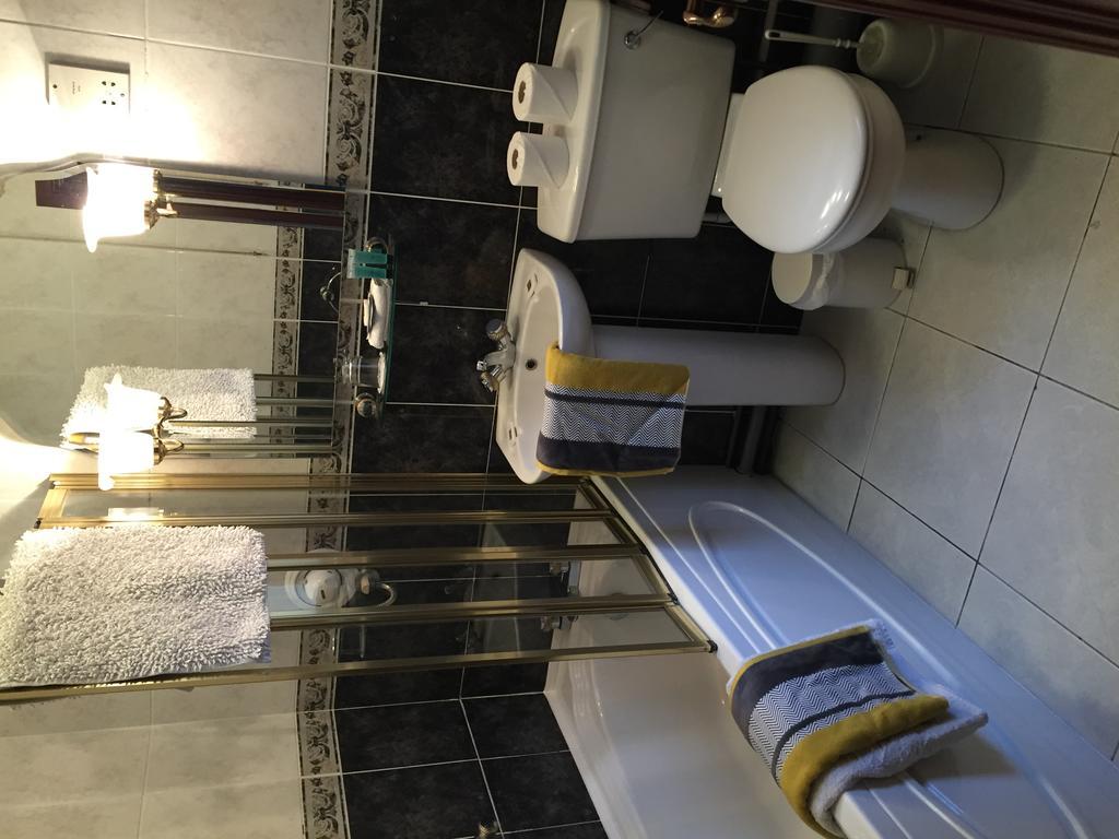 Caldhame House Hotell Crumlin  Eksteriør bilde