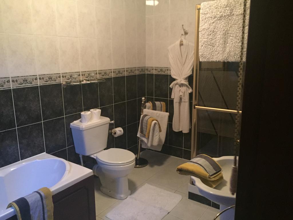 Caldhame House Hotell Crumlin  Eksteriør bilde